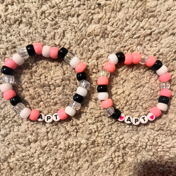 Rosé Blackpink apt bracelets - Picture 1 of 1